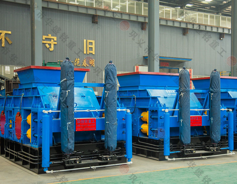  老砂廠更換一臺時(shí)產(chǎn)100噸全液壓雙輥制砂機(jī)多少錢？