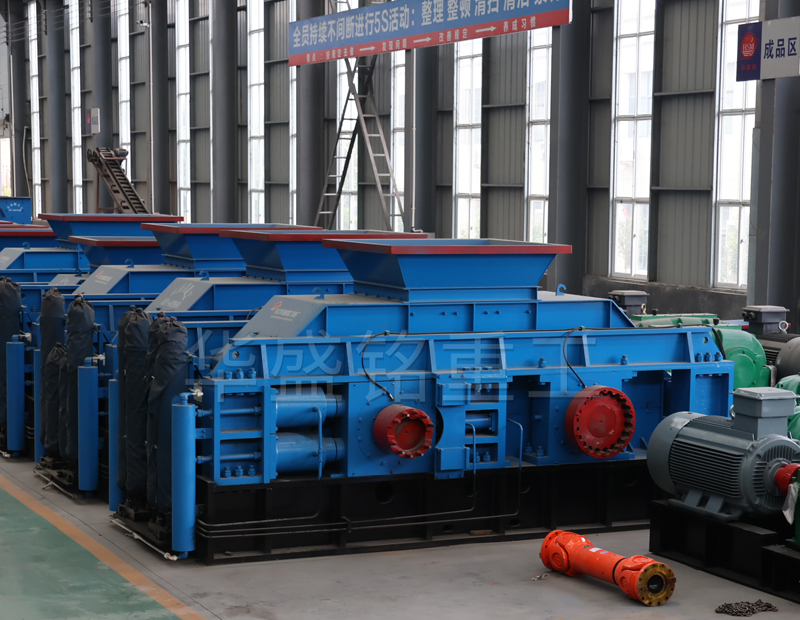 玄武巖對輥制砂機多少錢？與傳統(tǒng)破碎機區(qū)別？